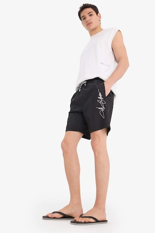 Defacto Regular Fit File Astarlı Kısa Boy Deniz Şortu B7255ax25hsbk27 Siyah