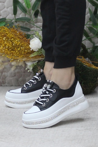 Fort Guja 24k308-1 Siyah Taş Detaylı Kalın Taban Casual Kadın Ayakkabı 001