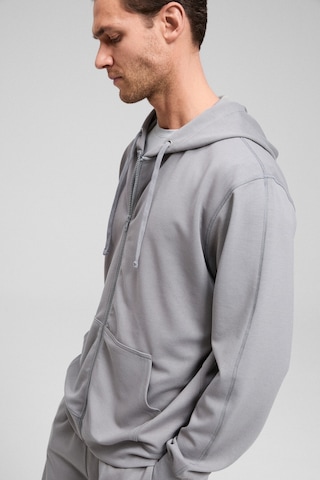 Grimelange Gage Erkek Kapüşonlu Metal Kuş Gözü Detaylı Fermuarlı Kordonlu Cepli Gri Sweatshirt Gri