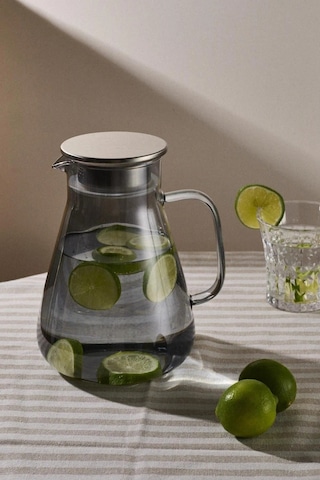 Morponi Borosilikat Cam Metal Kapaklı Lüks Sürahi 1900 Ml Füme