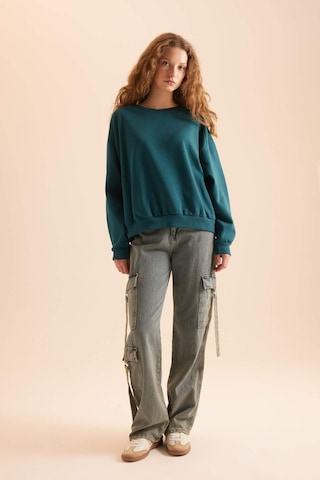 DeFacto Coool Oversize Geniş Kalıp Bisiklet Yaka Basic Düz Kalın Kumaş İçi Yumuşak Tüylü Sweatshirt D9022AXNSGN1040 Yeşil