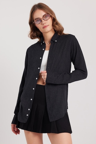 Tudors Kadın Slim Fit Düğmeli Yaka Kışlık Yün Viskon Düz Siyah Gömlek-37879 Siyah