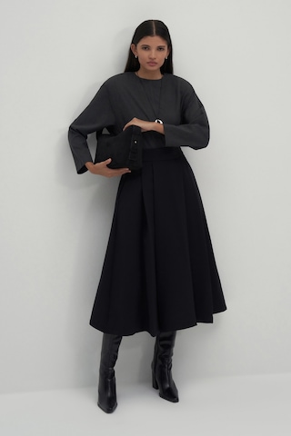 Siyah Volanlı Midi Etek Siyah