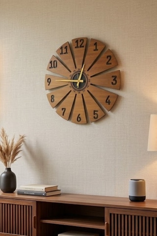 Dekoratif Ahşap Duvar Saati Parçalı Tasarım Modern Duvar Saati Sessiz Mekanizmalı 30x30cm