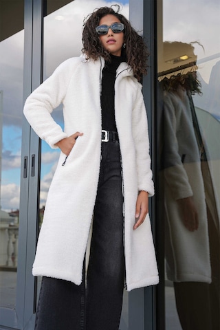 Giyim Dünyası Kadın Peluş Kapşonlu Uzun Kaban Ekru 001