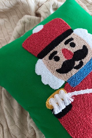 Fındıkkıran Nakışlı Punch Kırlent Kılıfı - Masal Köşesi Dekor Yastık - 43x43 Cm Yesıl-kırmızı Yeşil - Kırmızı