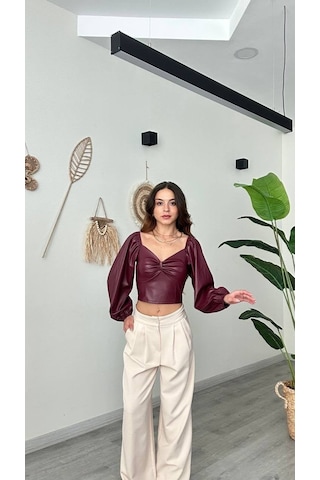 Modadua Şık Ve Çarpıcı Deri Görünümlü Büzgü Detaylı Bluz Bordo