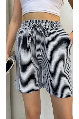 Yandan Cepli Beli Bağcıklı Su Yolu Kadın Çizgili Şort Siyah