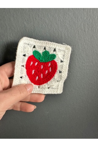 Triko Çilek Cep Arma Dikiş Aplike 9x9 Cm