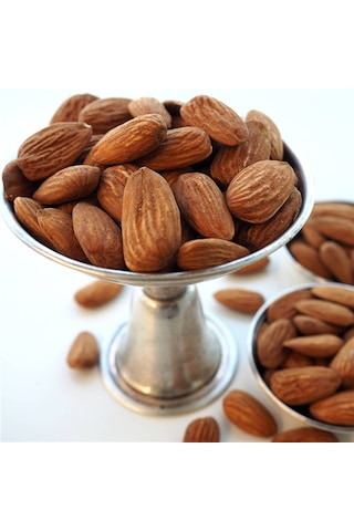 Çiğ Tuzsuz Datça Yerli Badem İçi 1 KG Çiğ Tuzsuz Datça Yerli Badem İçi 1 KG