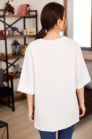 Armonika Kadın Beyaz Yuvarlak Yaka Geniş Kollu Yanı Yırtmaçlı T-shirt Arm-19y012003
