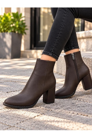 Asmi Shoes Kadın Silva Kahverengi Deri Yandan Fermuarlı Toka Detaylı 7 Cm Kalın Topuklu Sivri Burunlu Yeni Sezon Günlük Bot