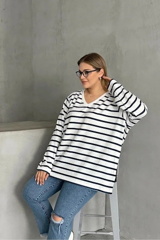 Kadın V Yaka Büyük Beden Oversize Kalıp Geniş Yırtmaçlı Çizgili Uzun Kol Curve Yumoş Bluz Beyaz
