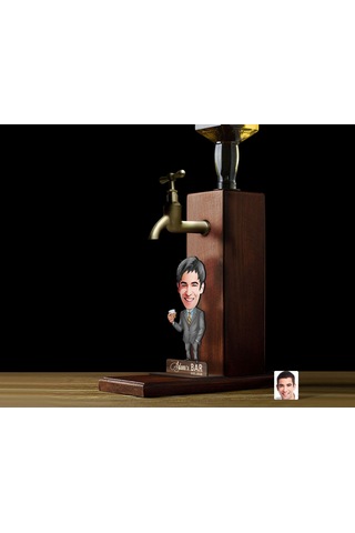 Bk Gift Kişiye Özel Patron Baba Karikatürlü Musluklu Ahşap Viski Standı-8, Viski Çeşmesi, Doğum Günü Hediyesi, İçecek Dispenseri