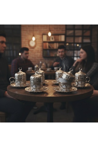 Yonca Desenli 6 Kişilik Porselenli Kapaklı 24 Parça Gümüş Renk Fincan Seti Gümüş