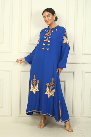 By Saygı Kadın Yaka Bağcıklı Kelebek Nakışlı Kol Uçları Lastikli Rahat Kalıp Uzun Viskon Elbise-39098-saks