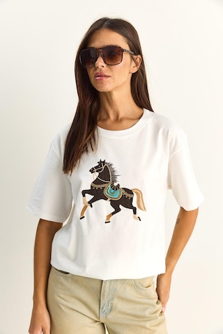 Shade Kadın Figürlü Nakış Ve Boncuk Detaylı Oversize T-shirt 2222 60286121 - Beyaz