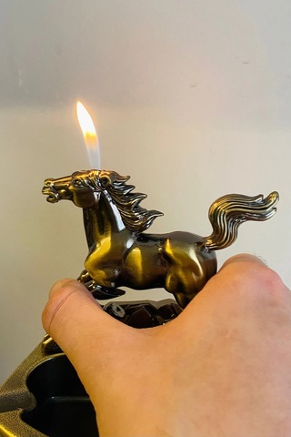 At Figürlü Metal Küllük Ve Çakmak Dekoratif Masaüstü Aksesuar Hediyelik