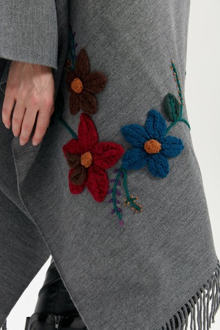 Desen Triko Kadın Örgü Çiçek İşlemeli Püsküllü Şal 24073 Füme Füme