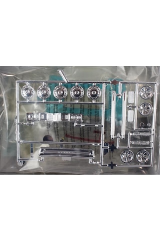 Amt 920 1/25 1971 Ford Thunderbird Araba Demonte Plastik Maketi