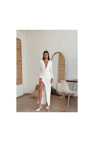 Can Çapar Kadın Abiye Derin Degaje Yaka Likralı Kemer Detaylı Bodycon Maxi Elbise - Abiye & Mezuniyet Elbisesi Beyaz
