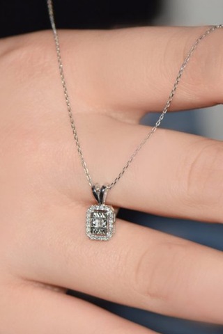 0.10 Ct Modern Tasarım Baget Kare Tektaş Kolye