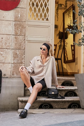 Kadın Likrasız Keten Kumaş Yakalı Cepli Düşük Omuzlu Salaş Oversize Tunik Gömlek-bej Bej