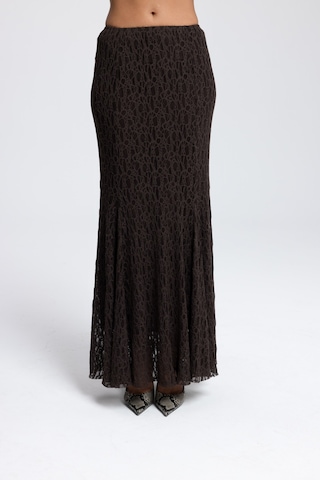 Veylia Uzun Kahve Dantel Etek Kahve