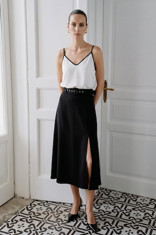 Sateen Kemerli Yırtmaç Detaylı Kloş Etek - Siyah-137415