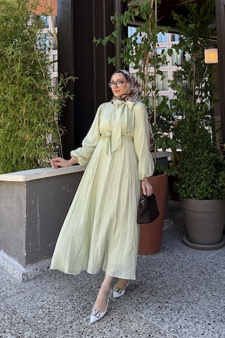 Riella Butik Eliz Fiyonk Detaylı Yazlık Tesettür Elbise Yeşil