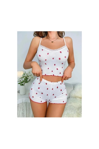 Asistiva Beyaz Üstüne Çilek Desenli Askılı Şortlu Pijama Takımı BEYAZ