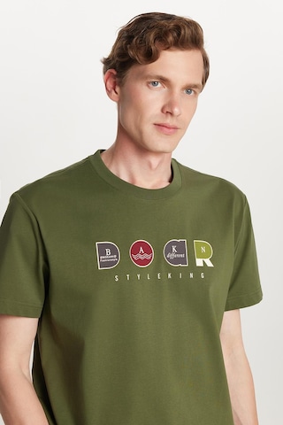 Tudors Relax Fit Rahat Kesim Pamuklu Ön Baskı Detaylı Bisiklet Yaka Haki Erkek Tişört-34909 Haki