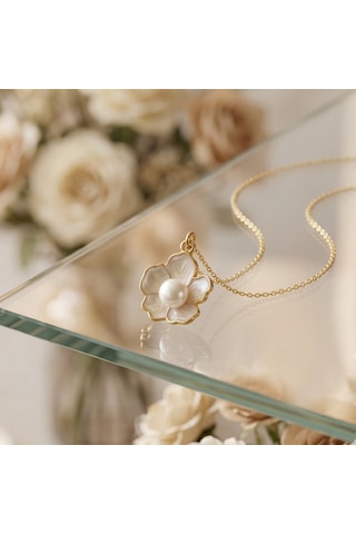 925 Ayar Gümüş Üzeri Altın Kaplama Beyaz Mineli İnci Çiçeği Kolye Gold