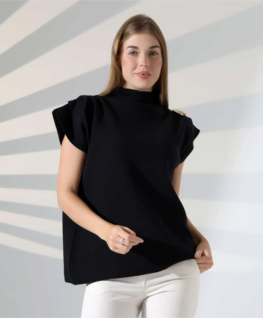 Zarif Omuz Detaylı Dik Yaka Triko Bluz Siyah