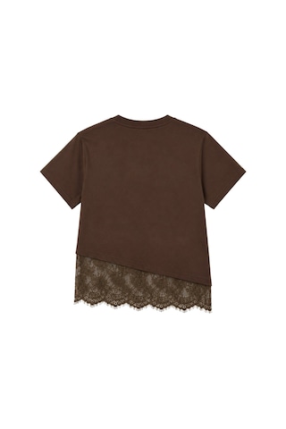 Vadon 1005 Kadın Pamuklu Regular Fit Bisiklet Yaka Asimetrik Kesim Dantel Detaylı Yumuşak Dokulu T-shirt Kahverengi