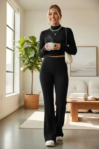 Luxstoree Kadın Siyah Boğazlı Crop Top Ve Yüksek Bel Eşofman Takımı Spor Şık Kombin Çok Renkli