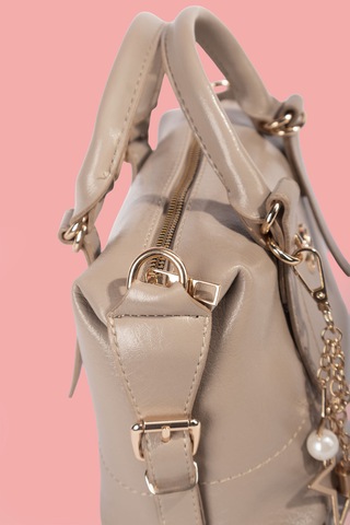 Westbag Kadın Parlak Rugan Deri Star Charm Detaylı El Ve Omuz Askılı Çanta Krem