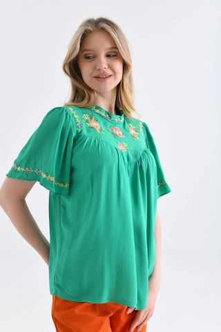 Kadın Yeşil Bisiklet Yaka Nakış Detay Mendil Kol Salaş Bluz Yeşil