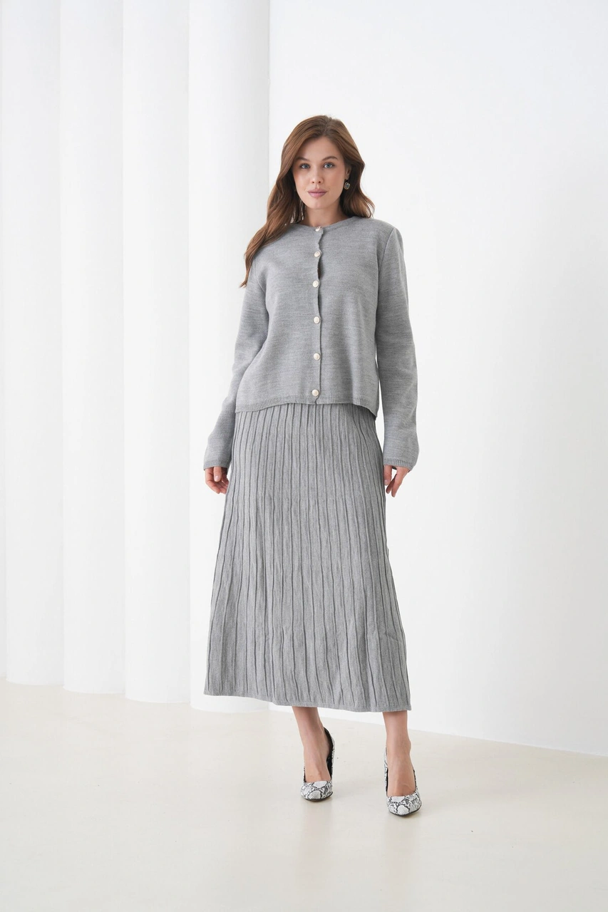 Kadın Pileli Etek Kazağı Düğmeli Tesettüre Uygun Örgü Triko Etekli Ceket Takım Gri