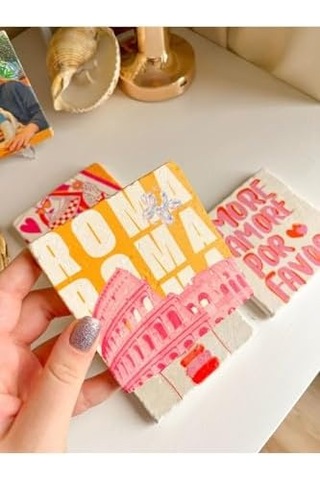 Modern Art Tasarımlı Bardak Altlığı Roma, Pembe Ve Turuncu Kolezyum, İskambil Ve Motto Temalı 1