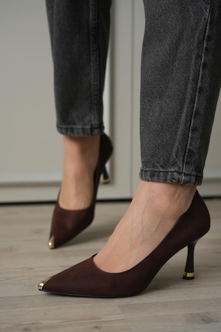 Esatsani Kahverengi Süet Sivri Burun 8 Cm Topuklu Gold Burunluk Detaylı More Stiletto Kadın Ayakkabı Kahverengi Süet