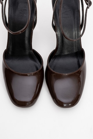 Blues Kahverengi Rugan Yuvarlak Burun Bilekten Bağlamalı Kadın Yüksek Topuklu Ayakkabı Kahverengi Rugan Kahverengi