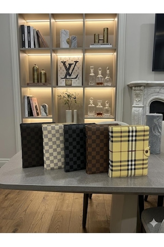 Birikim Ajandası - Premium Vegan Deri Burberry Model Birikim Cüzdanı Bütçe Planlayıcı Ajanda Burberrymodelkrem