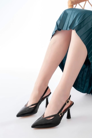 4962 Siyah Sivri Burun Tokalı Yuvarlak Topuk Kadın Sandalet Siyah