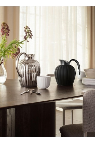 Georg Jensen Bernadotte Vakumlu Şişe, 800 Ml, Paslanmaz Çelik, Kaburgalı Tasarım Termoslar Siyah