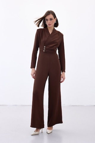 Sateen Fiyonk Aksesuarlı Krep Tulum - Kahve-136701 Kahve