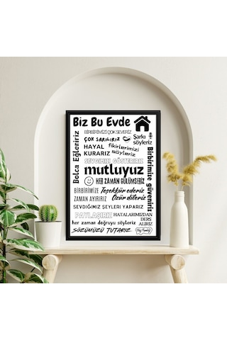Bu Evde Her Zaman Gülümseriz Yazısı Beyaz Çerçeve Görünümlü Gri Zemin Beyaz Yazılı 40x55 Pvc 1mm