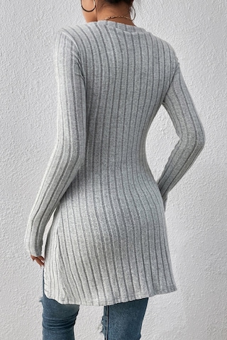 Moda Dua Kadın Gri Düğme Detaylı Kare Yaka Fitilli Asimetrik Etekli Uzun Kollu Bluz