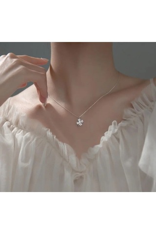 925ayar Gümüş Zirkon Taşlarla Süslü Dört Yapraklı Yonca Şans Kolye