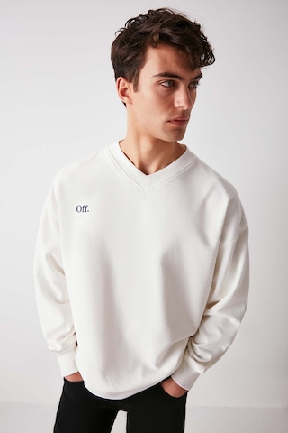 Grimelange Off Erkek Organik Pamuklu Yazı Nakış Detaylı V Yakalı Içi Polarsız Oversize Beyaz Sweatshirt